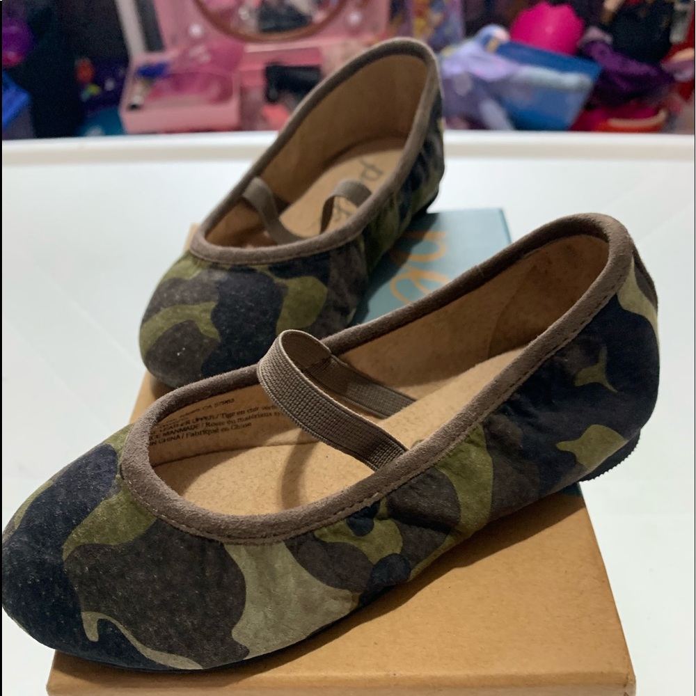 Peek Camp print girls Mary Janes size 8